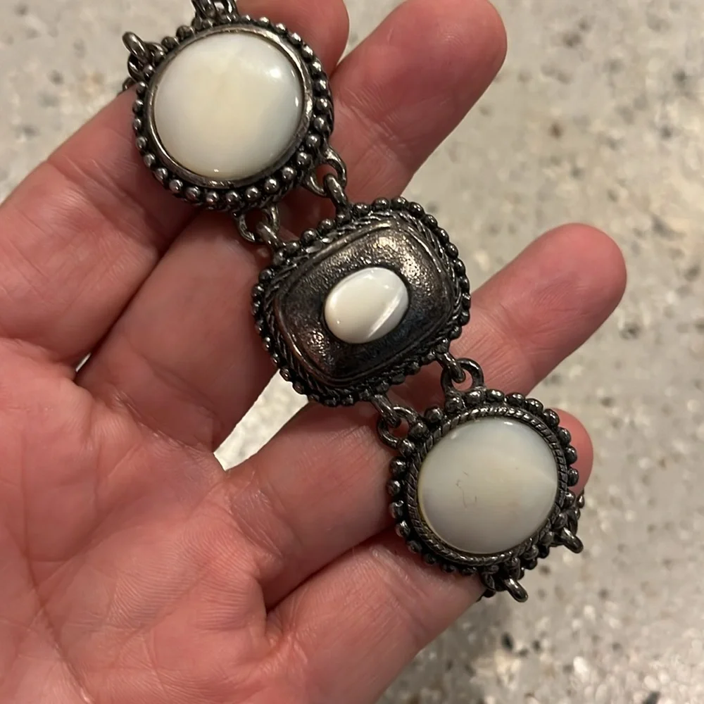 VINTAGE PREMIER DESIGNS MOTHER OF PEARL SILVER TONE CHUNKY BRACELET